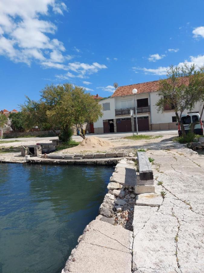 Apartman Luka Jadrtovac Buitenkant foto