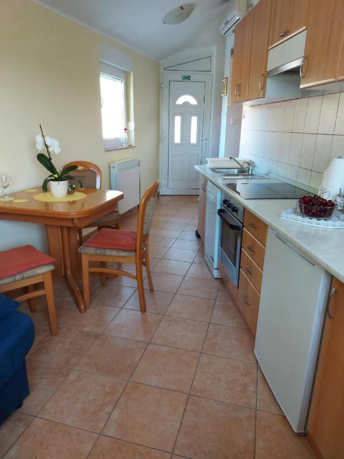 Apartman Luka Jadrtovac Buitenkant foto