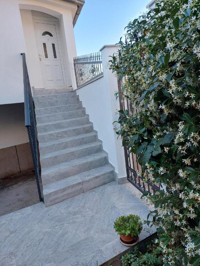 Apartman Luka Jadrtovac Buitenkant foto