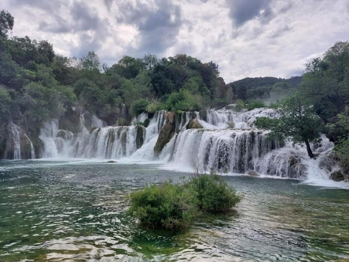 Apartman Luka Jadrtovac Buitenkant foto